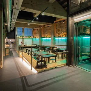 Albergue Ekoos Hostel, Eko